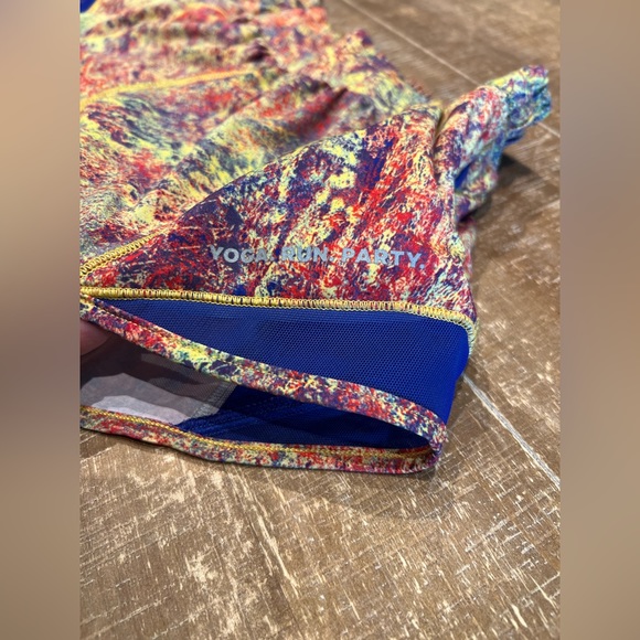 Lululemon SeaWheeze Limited Edition Hotty Hot Shorts - Picture 3 of 12